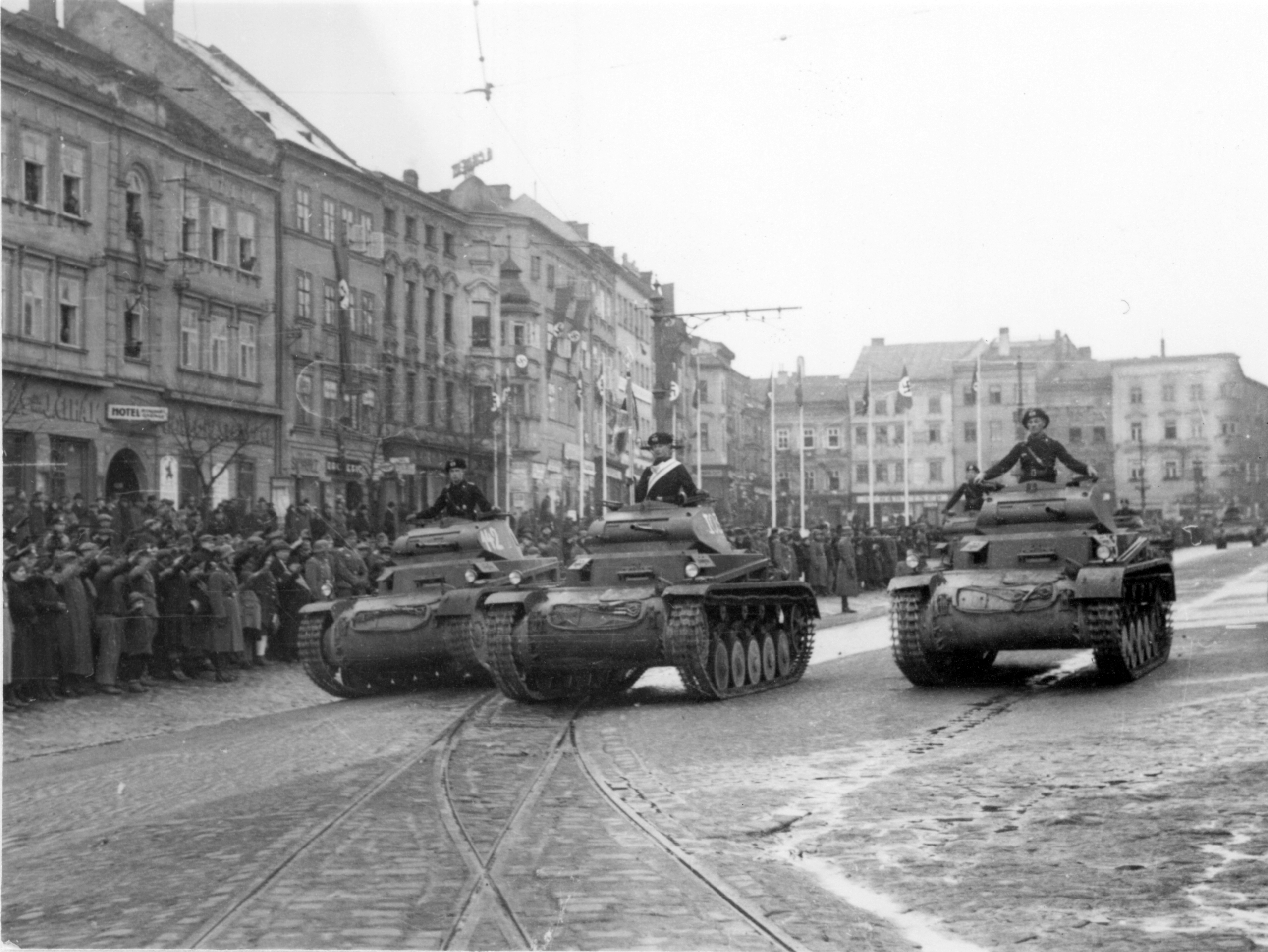 Konec války v Jihlavě na originálních fotografiích z fondů MVJ
