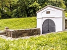 Studánka Na Skalce má novou fasádu i střechu