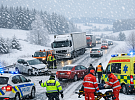Ranní sněžení způsobilo patnáct dopravních nehod, pět osob bylo lehce zraněno