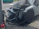 Ranní šok v Jihlavě: Auto skončilo ve sloupu, řidič putoval do nemocnice!