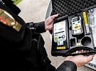 Děti s lahví u rybníka. Strážníci přistihli čtyři nezletilé pod vlivem alkoholu