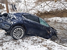 Vážná dopravní nehoda u obce Suchá na Jihlavsku: Řidič vozidla Lexus skončil v potoce a byl letecky transportován do nemocnice