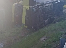 Drama na D1! Nákladní auto se převrátilo do příkopu, zraněná spolujedoucí